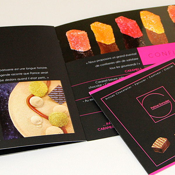 Références Plaquettes et Brochures chocolaterie gonzalez plaquette ouverte et couverture